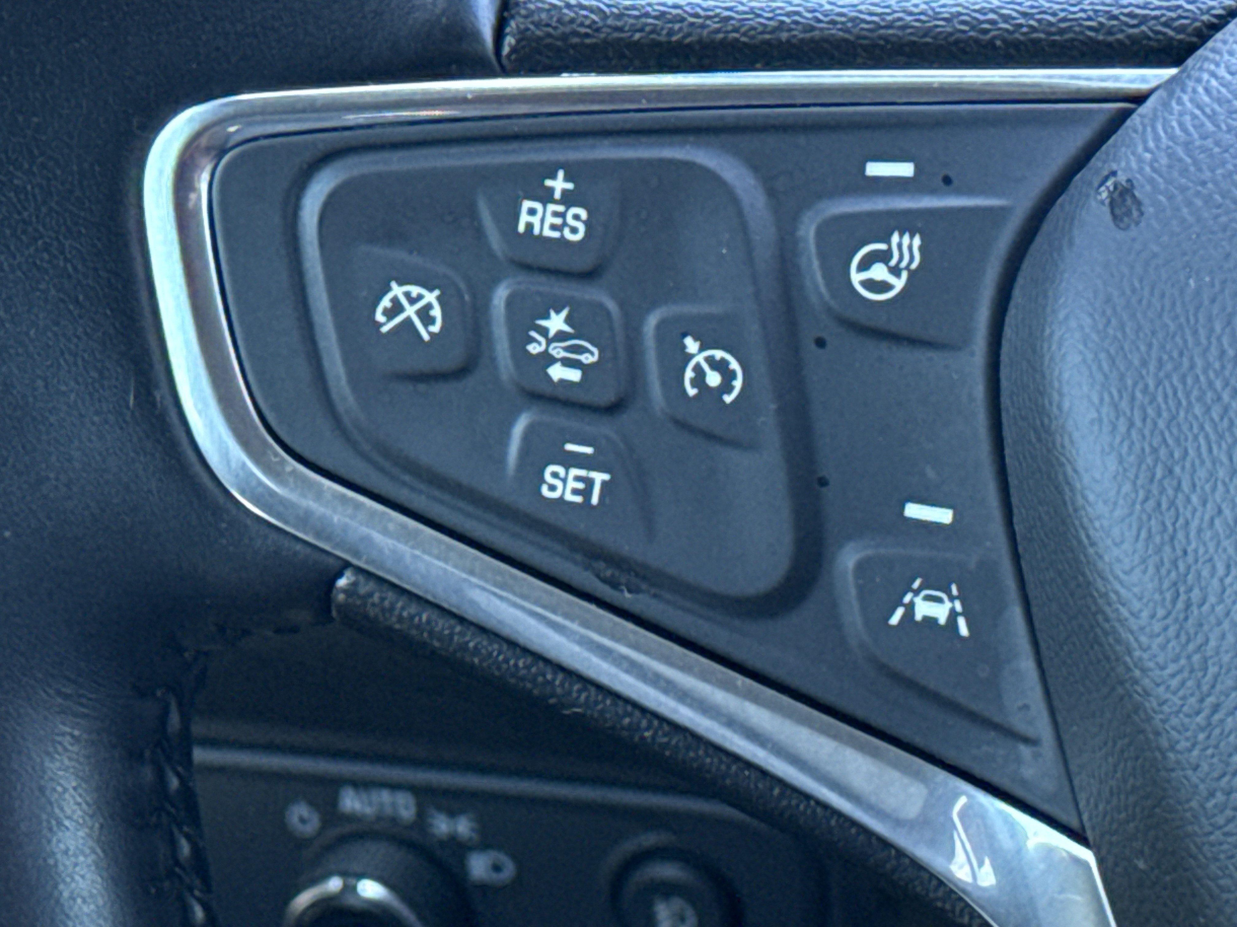 Used 2020 Chevrolet Equinox Premier FWD image 19