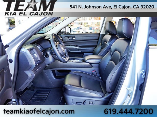 Used 2024 Nissan Pathfinder SL FWD image 16