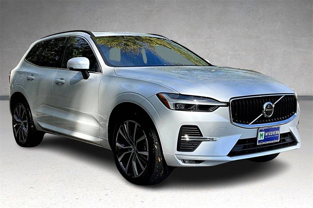 Certified 2022 Volvo XC60 B5 Momentum image 3