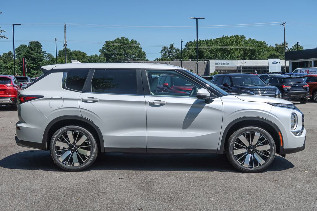 New 2026 Mitsubishi Outlander SE FWD image 8