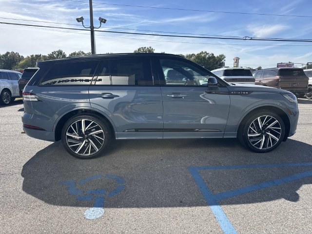 New 2027 Lincoln Aviator Black Label w/ Black Label Special Edition AWD/4WD image 3