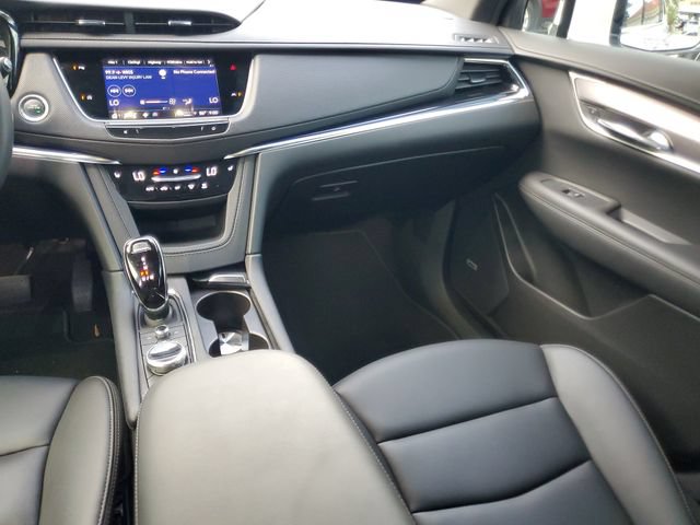 Certified 2024 Cadillac XT6 Luxury FWD image 18