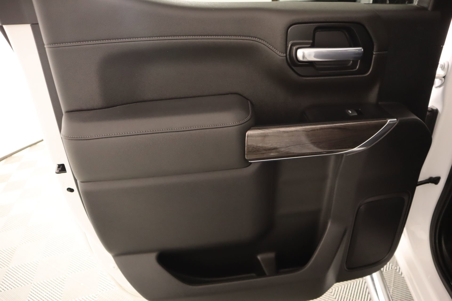 Used 2022 Chevrolet Silverado 1500 LTZ w/ Z71 Off-Road Package image 15