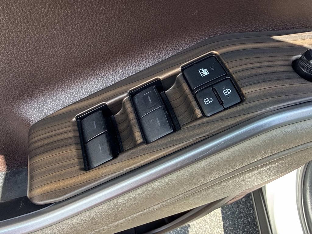 Used 2021 Toyota Highlander XLE FWD image 25