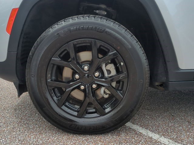 Used 2024 Jeep Grand Cherokee Altitude image 32