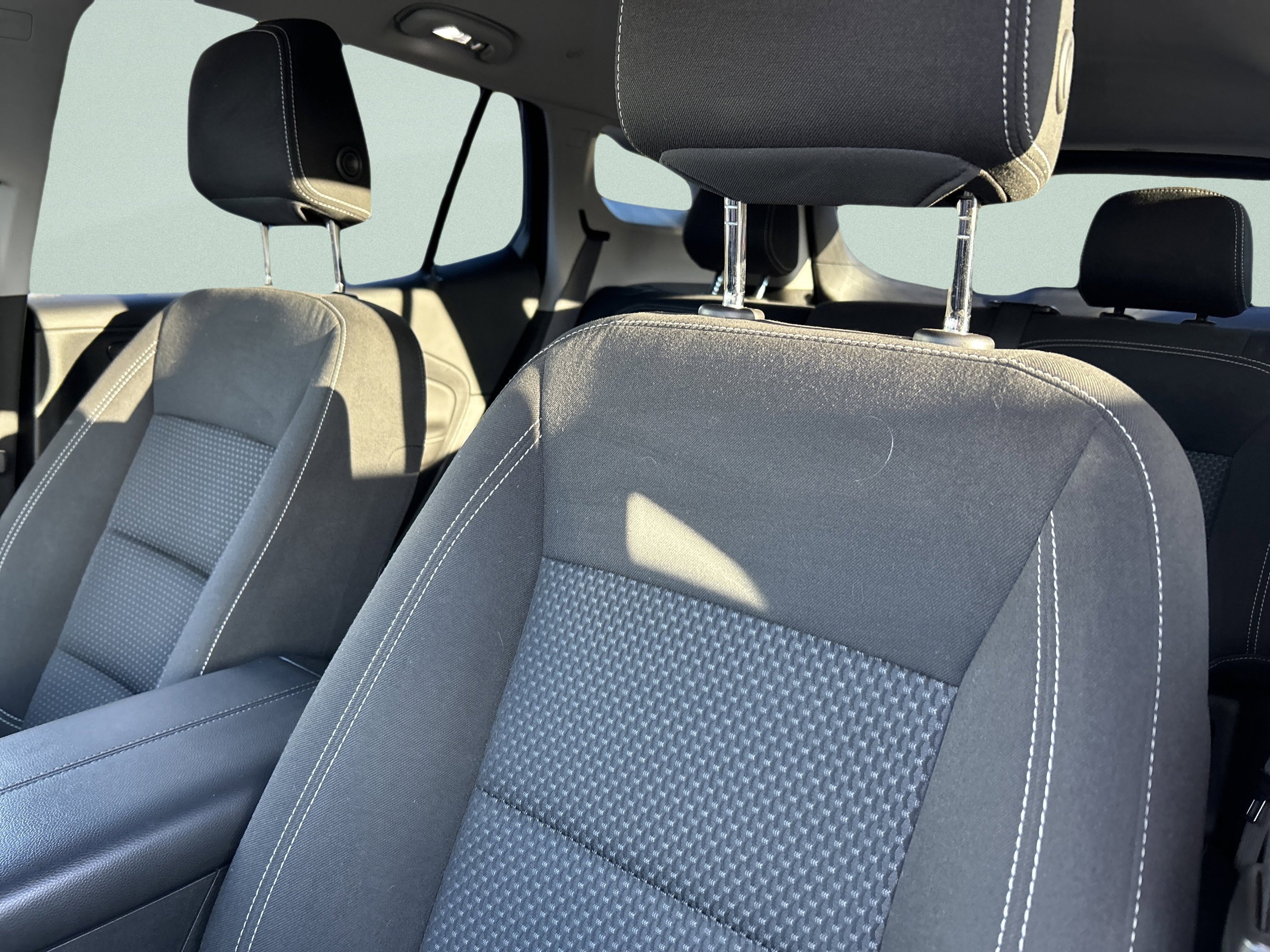 Used 2022 GMC Terrain SLE image 12