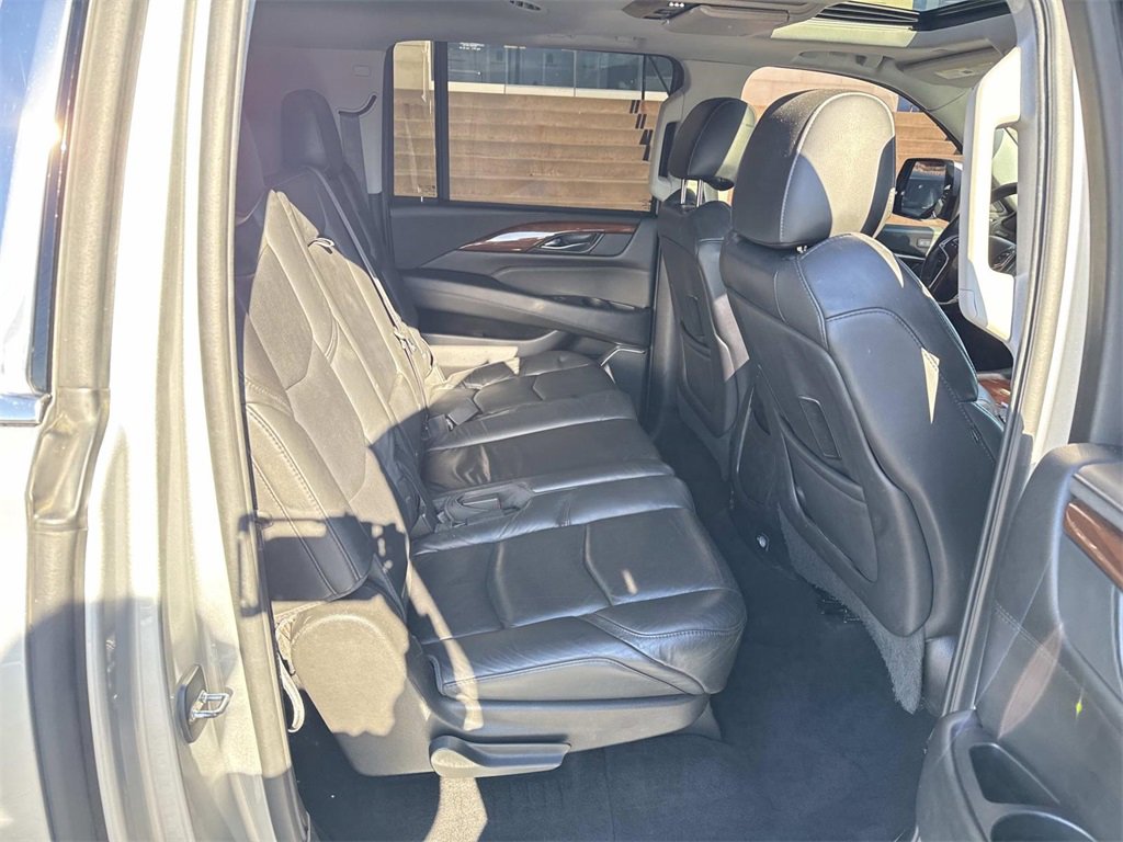 Used 2018 Cadillac Escalade ESV Premium Luxury image 13