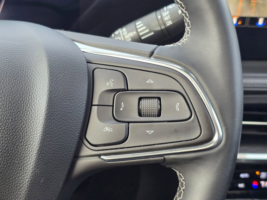 Used 2024 Buick Encore GX Avenir w/ Avenir Technology Package image 32