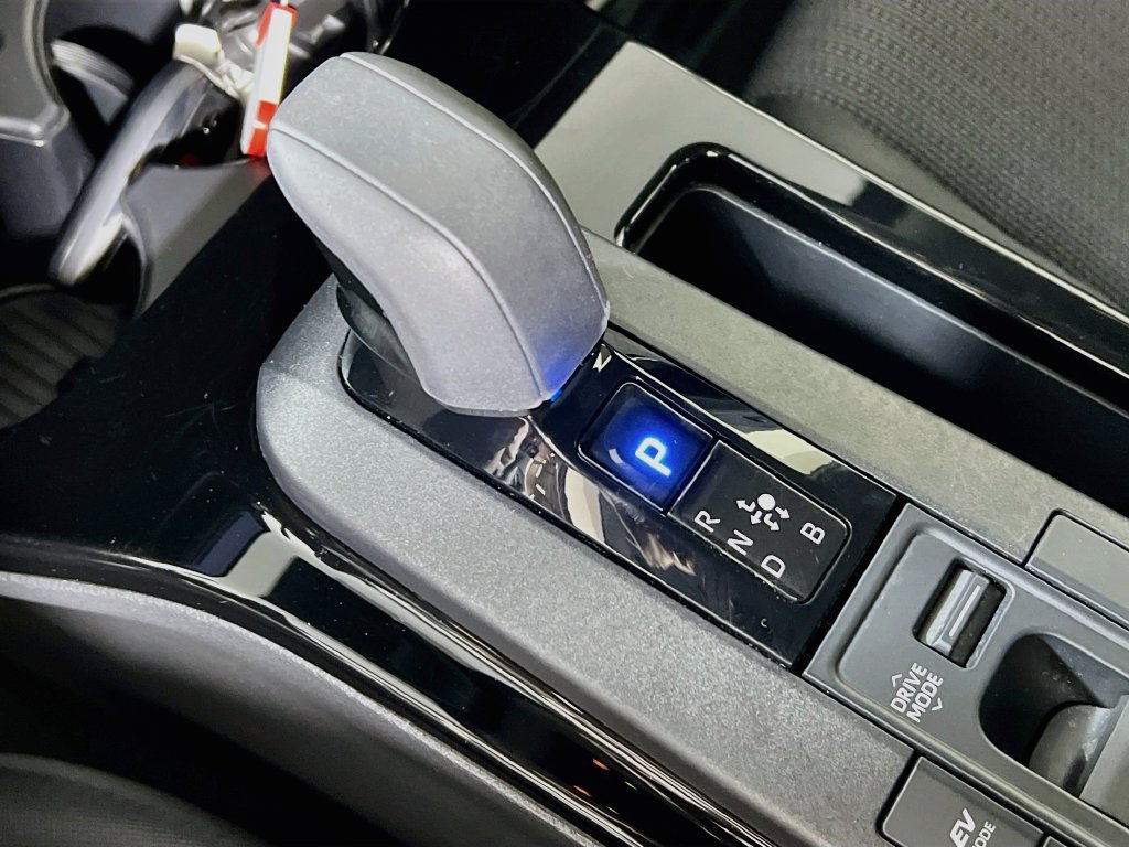 Certified 2025 Toyota Prius LE FWD image 15