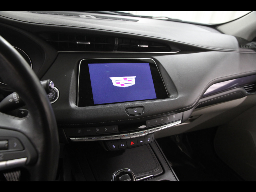 Used 2023 Cadillac XT4 Luxury w/ Cold Weather Package image 9