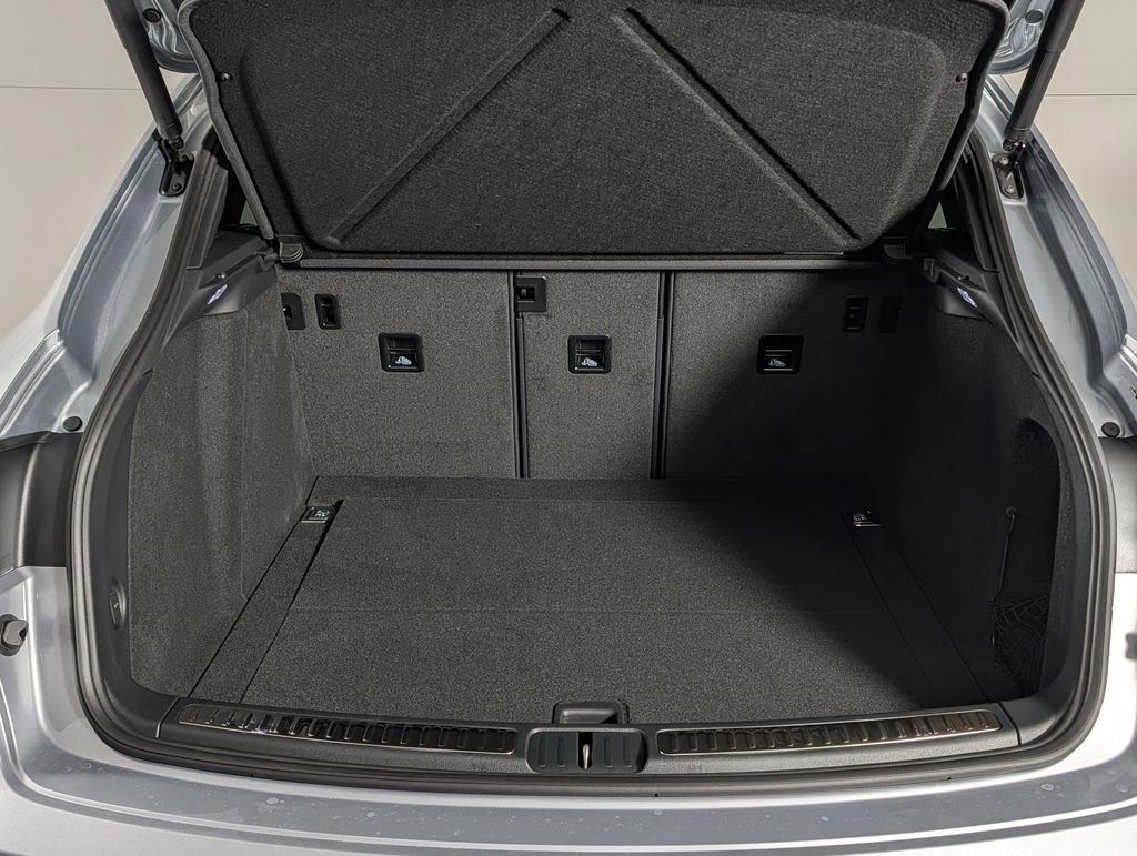 New 2026 Porsche Macan image 17