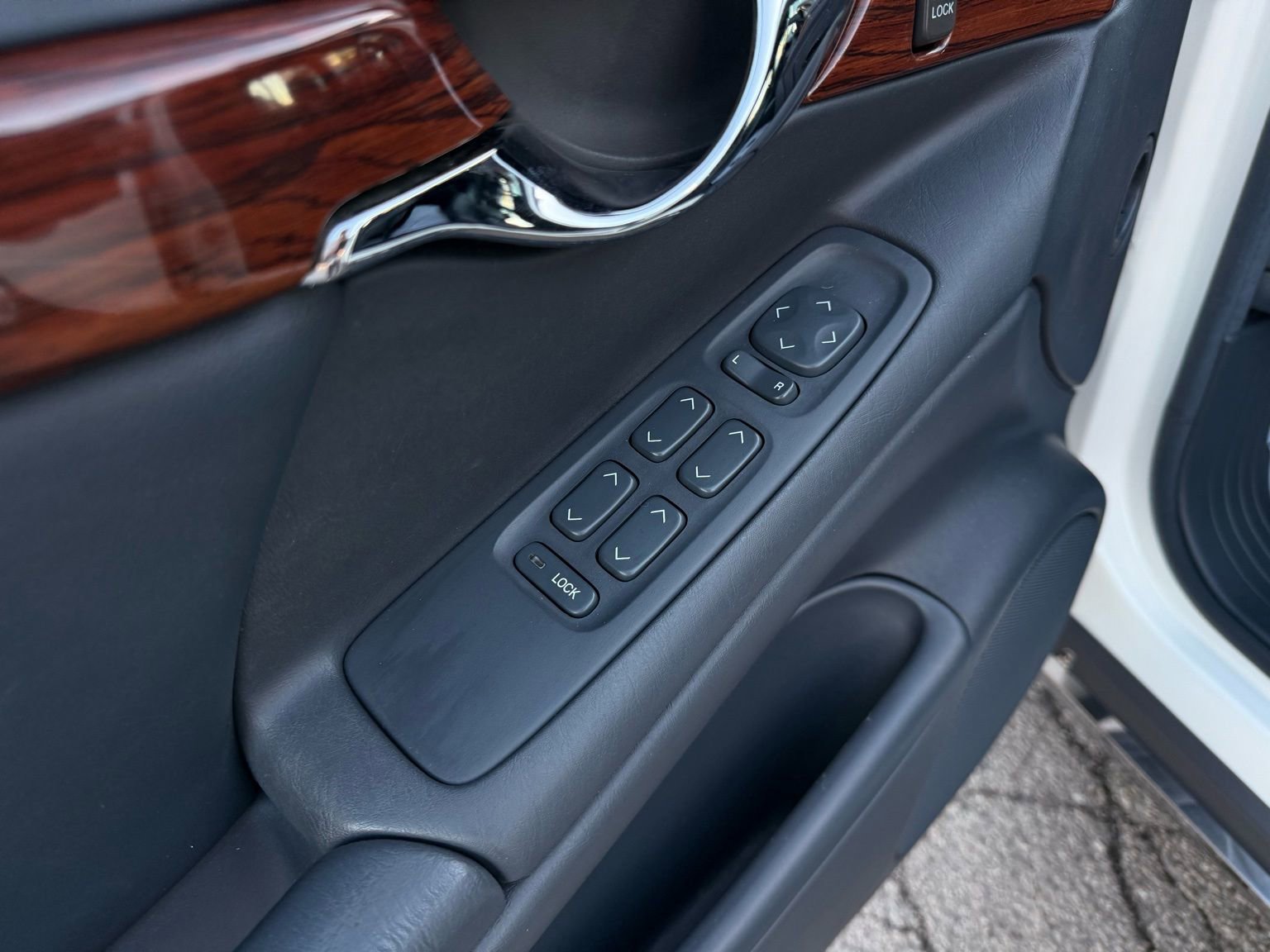 Used 2002 Cadillac De Ville image 39