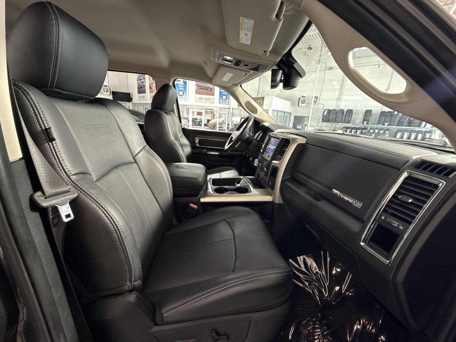 Used 2018 RAM 1500 Laramie w/ Convenience Group AWD/4WD image 28