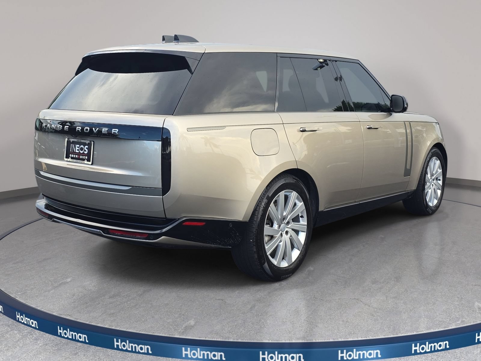 Used 2025 Land Rover Range Rover SE AWD/4WD image 6