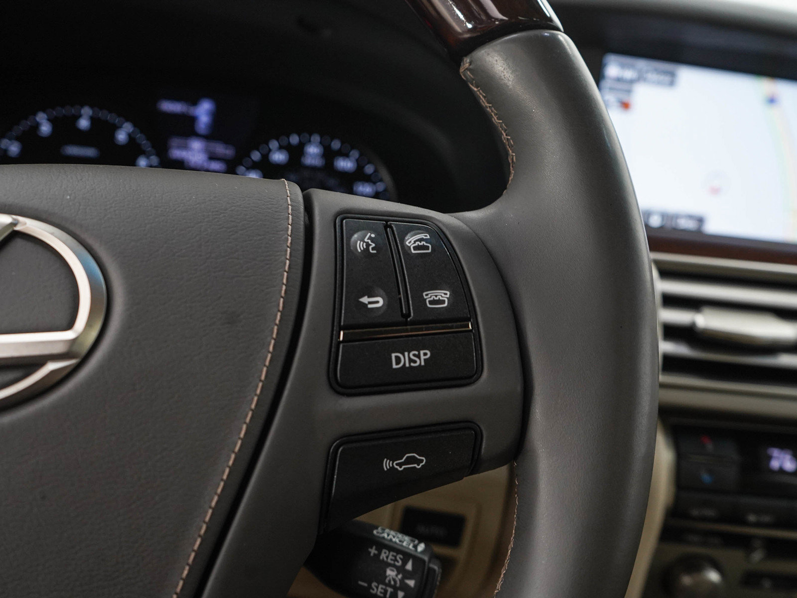 Used 2015 Lexus LS 460 w/ Comfort Package RWD image 26