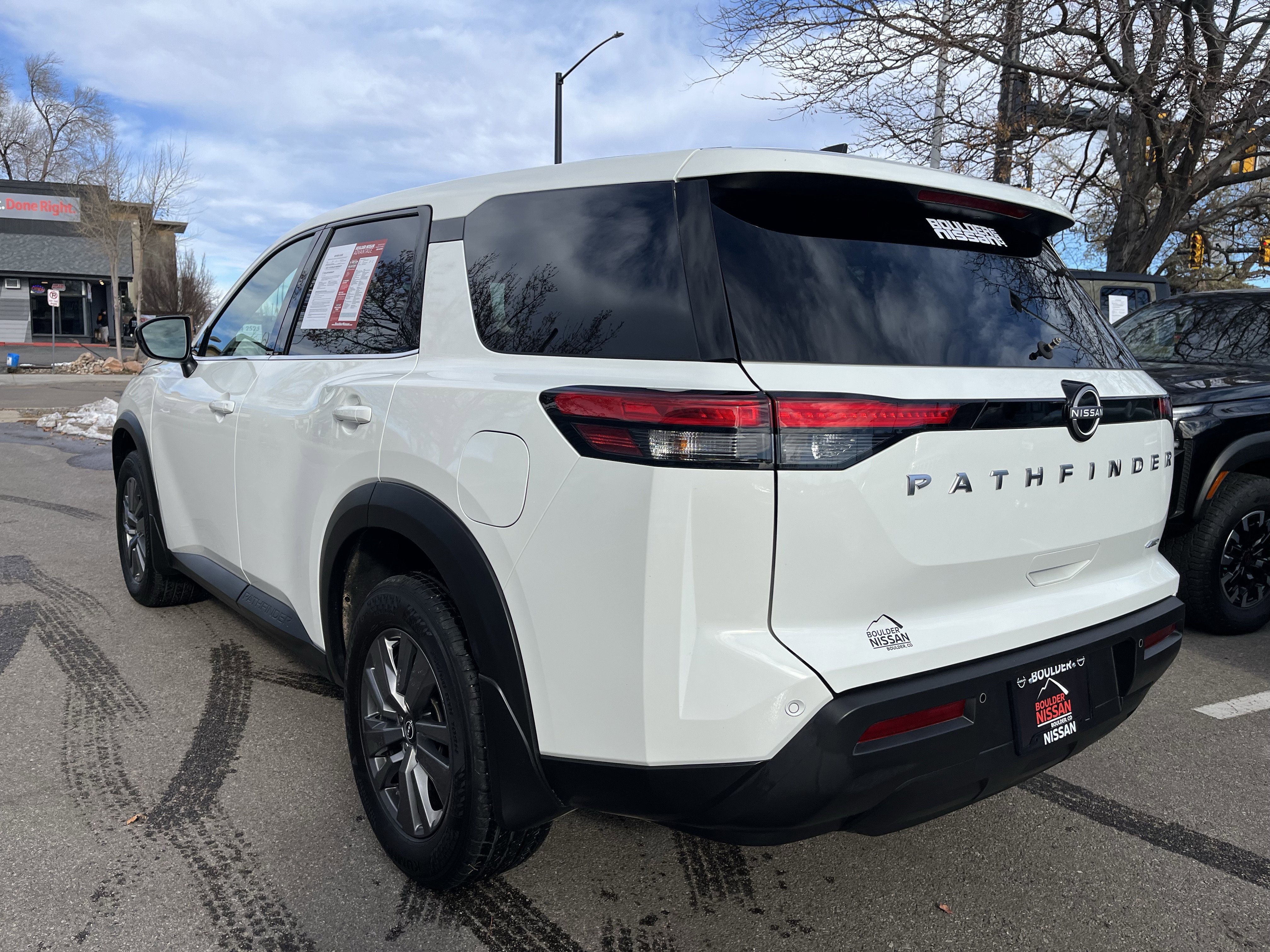 Used 2024 Nissan Pathfinder S image 6