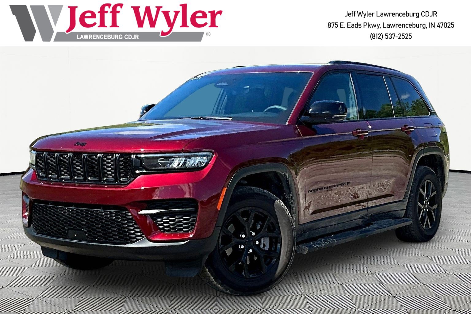 Used 2025 Jeep Grand Cherokee Altitude AWD/4WD image 1