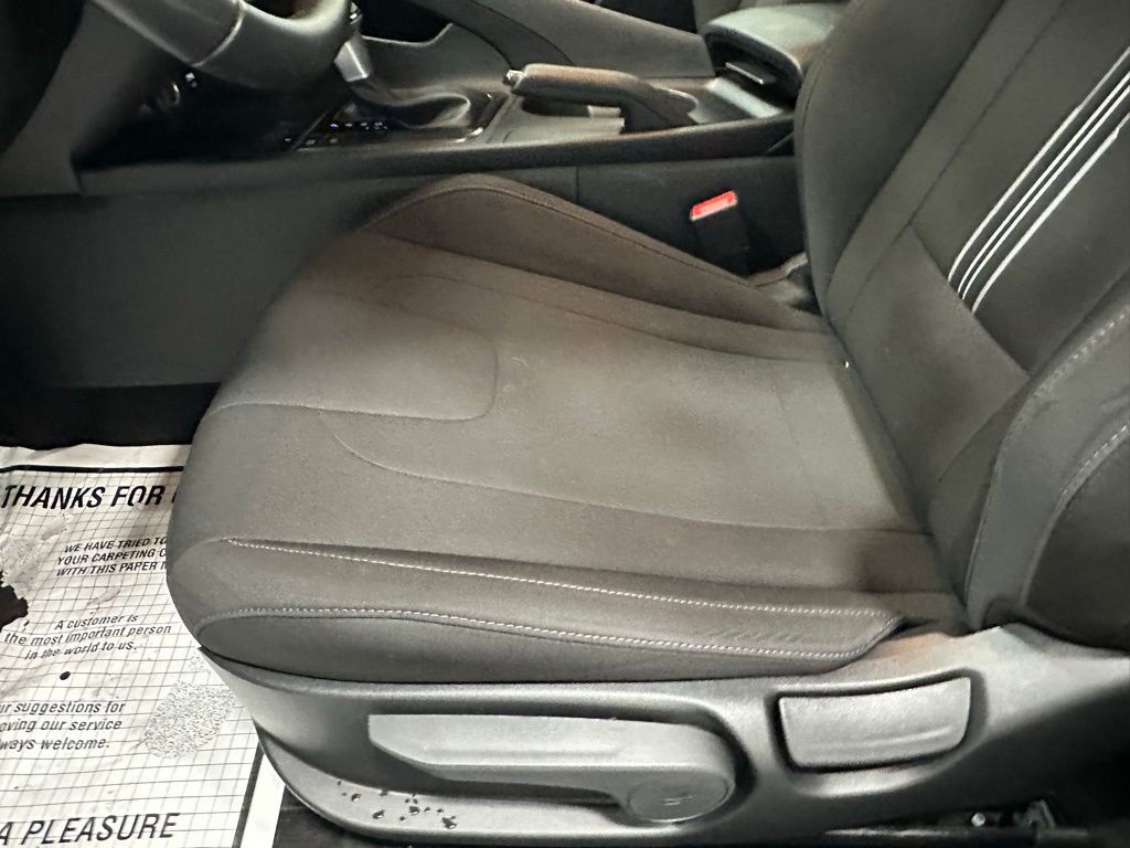 Used 2025 Hyundai Elantra Sport image 13