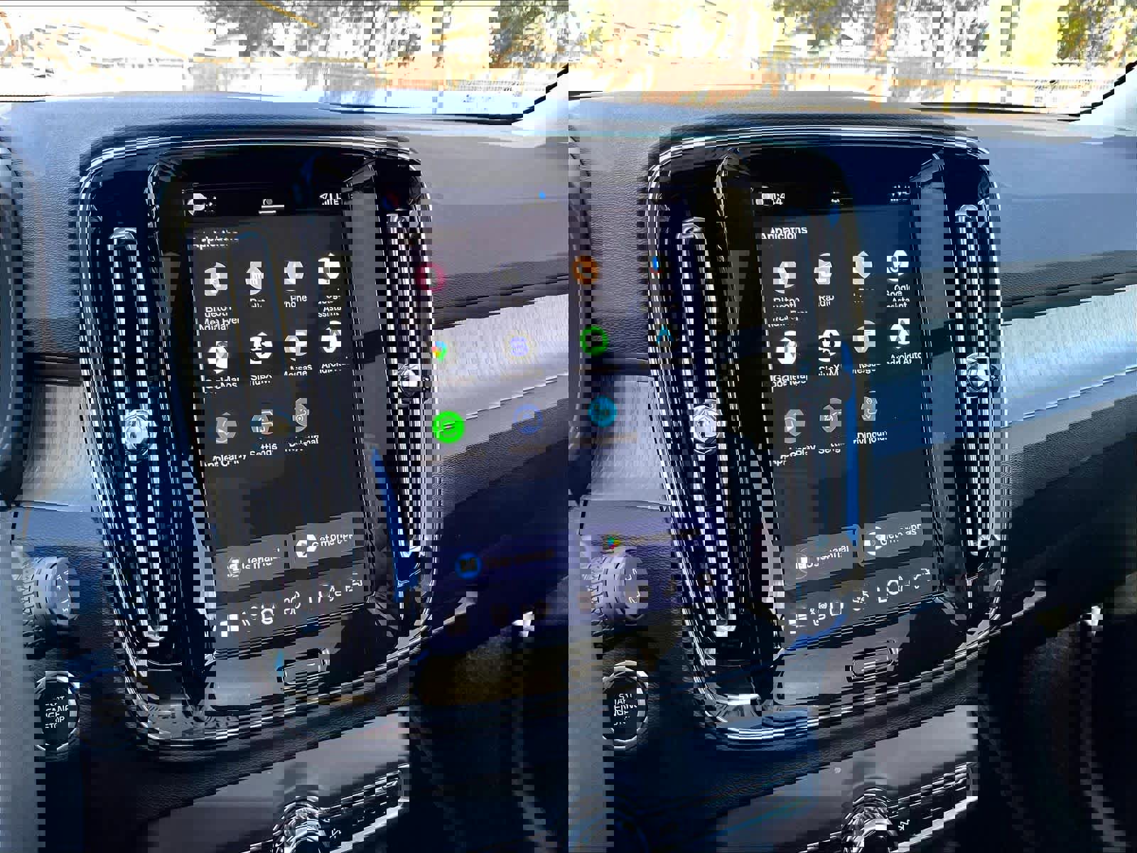 Used 2025 Volvo XC40 B5 Plus image 35