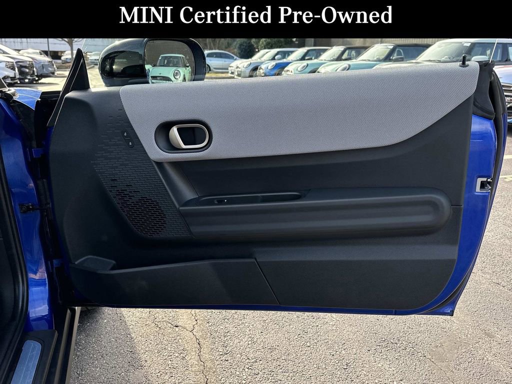 Used 2025 MINI Cooper 2-Door Hardtop image 28