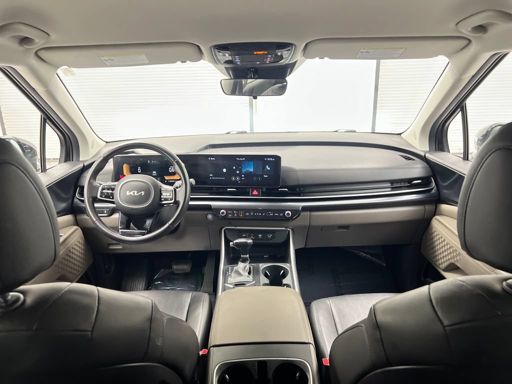Used 2025 Kia Carnival FWD image 44