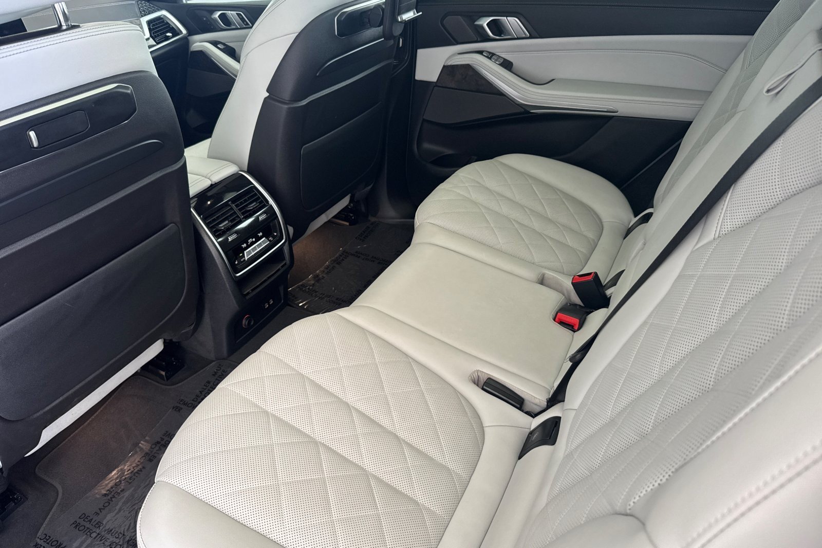 Used 2023 BMW X7 xDrive40i w/ M Sport Package AWD/4WD image 11