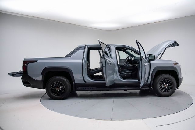 New 2025 Chevrolet Silverado EV LT image 13