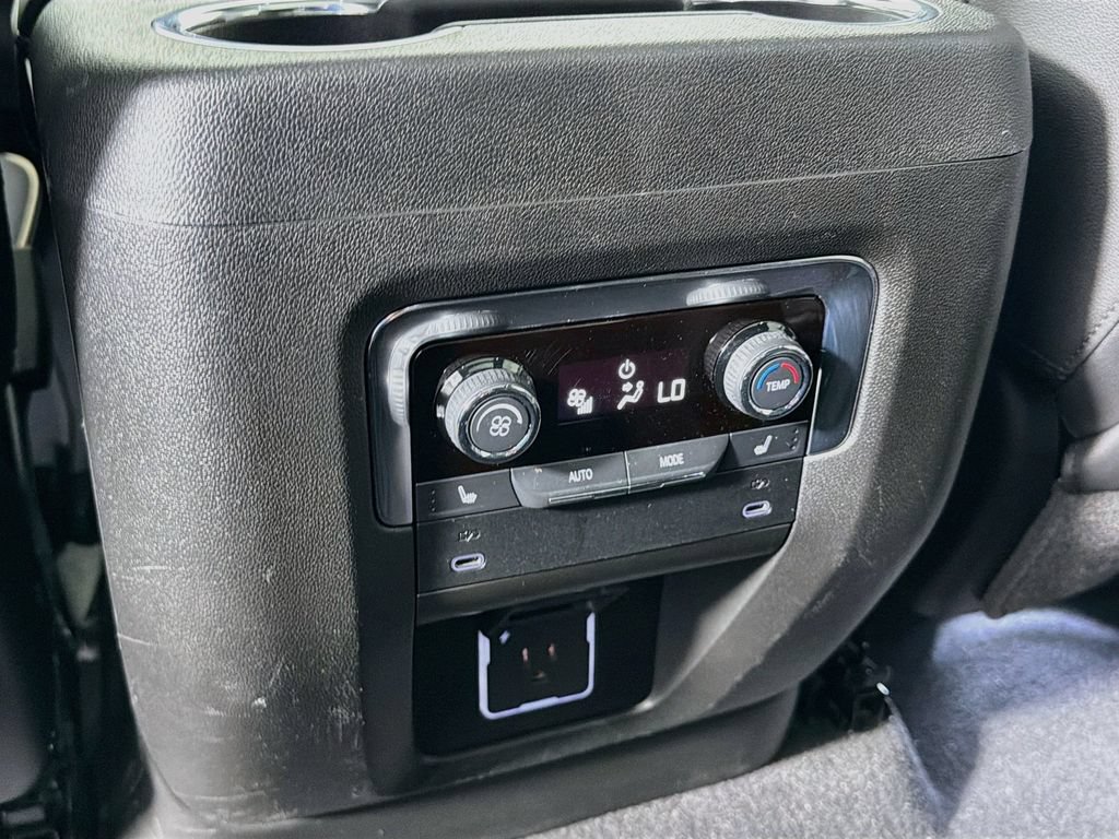 Used 2026 Chevrolet Tahoe Premier w/ Sun And Tow Package AWD/4WD image 27