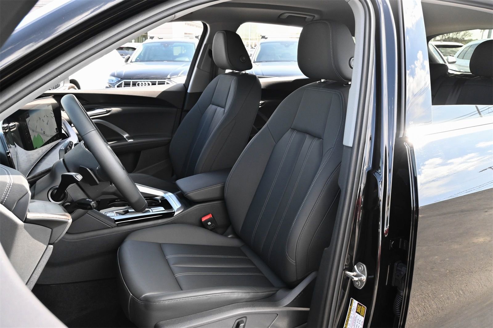 Used 2025 Audi Q5 Premium w/ Convenience Package image 15