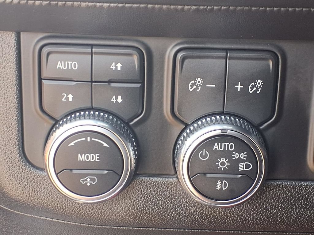 Used 2023 GMC Yukon XL Denali Ultimate AWD/4WD image 10
