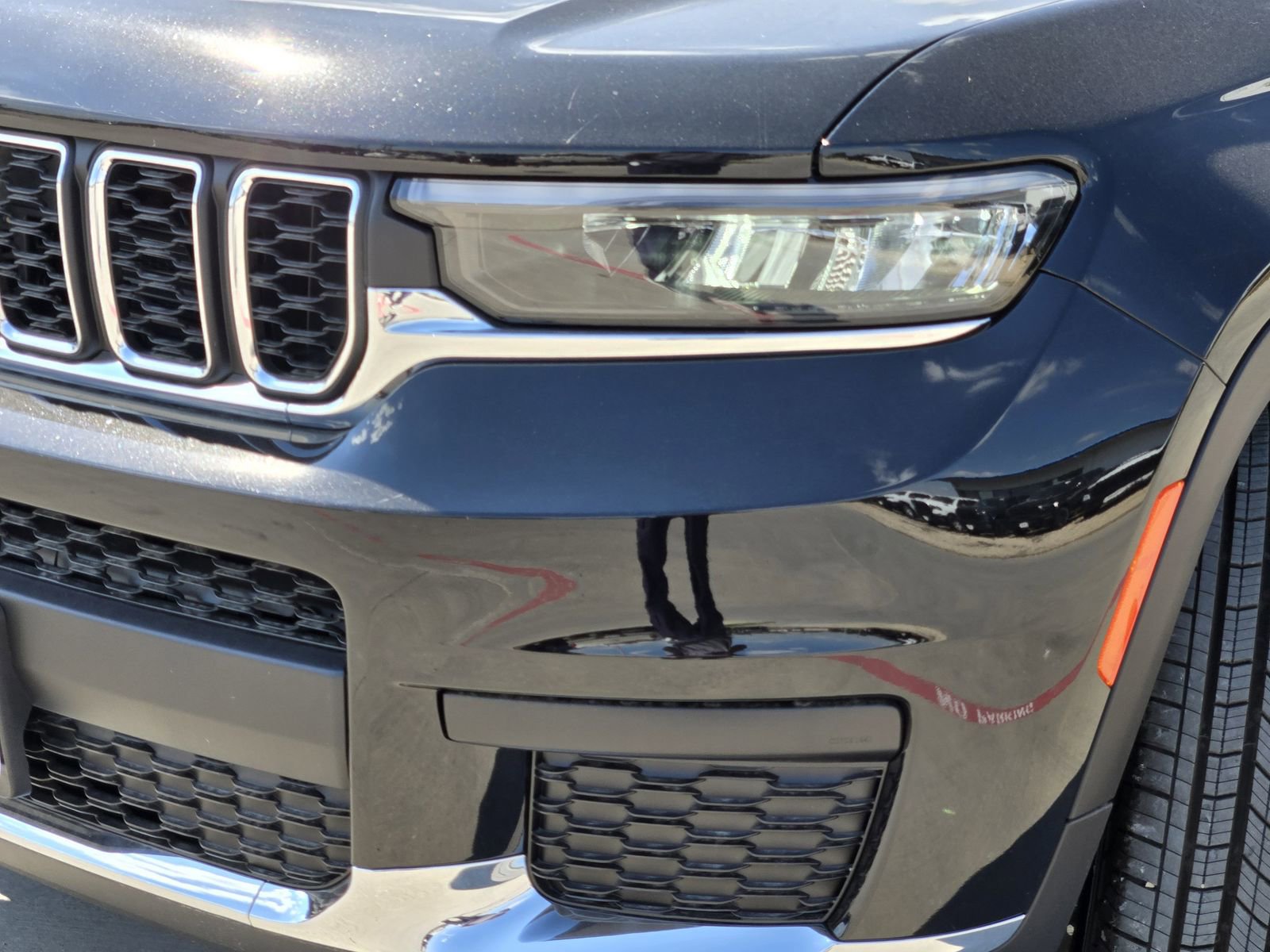 New 2025 Jeep Grand Cherokee L Laredo image 9