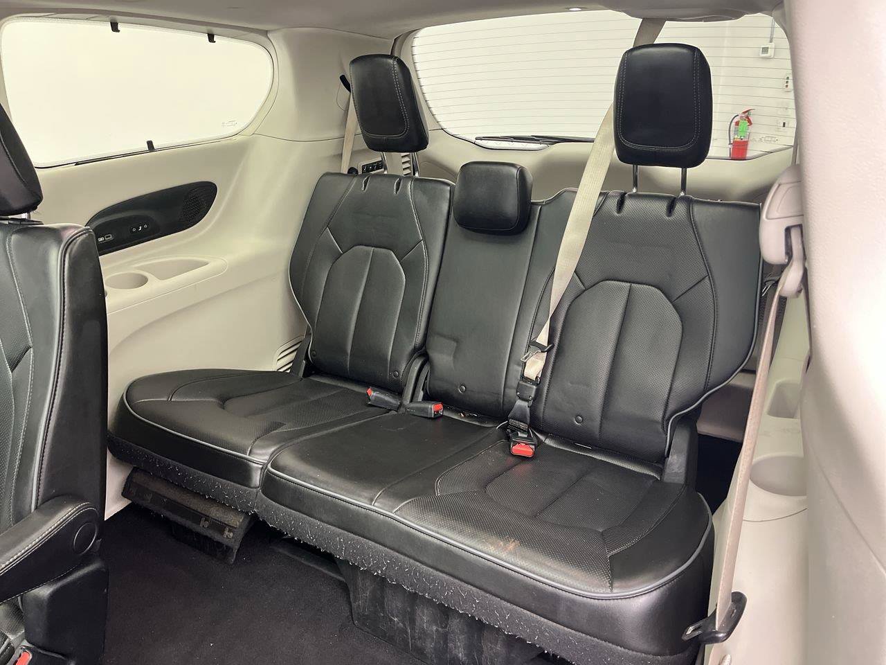 Used 2018 Chrysler Pacifica Limited FWD image 14