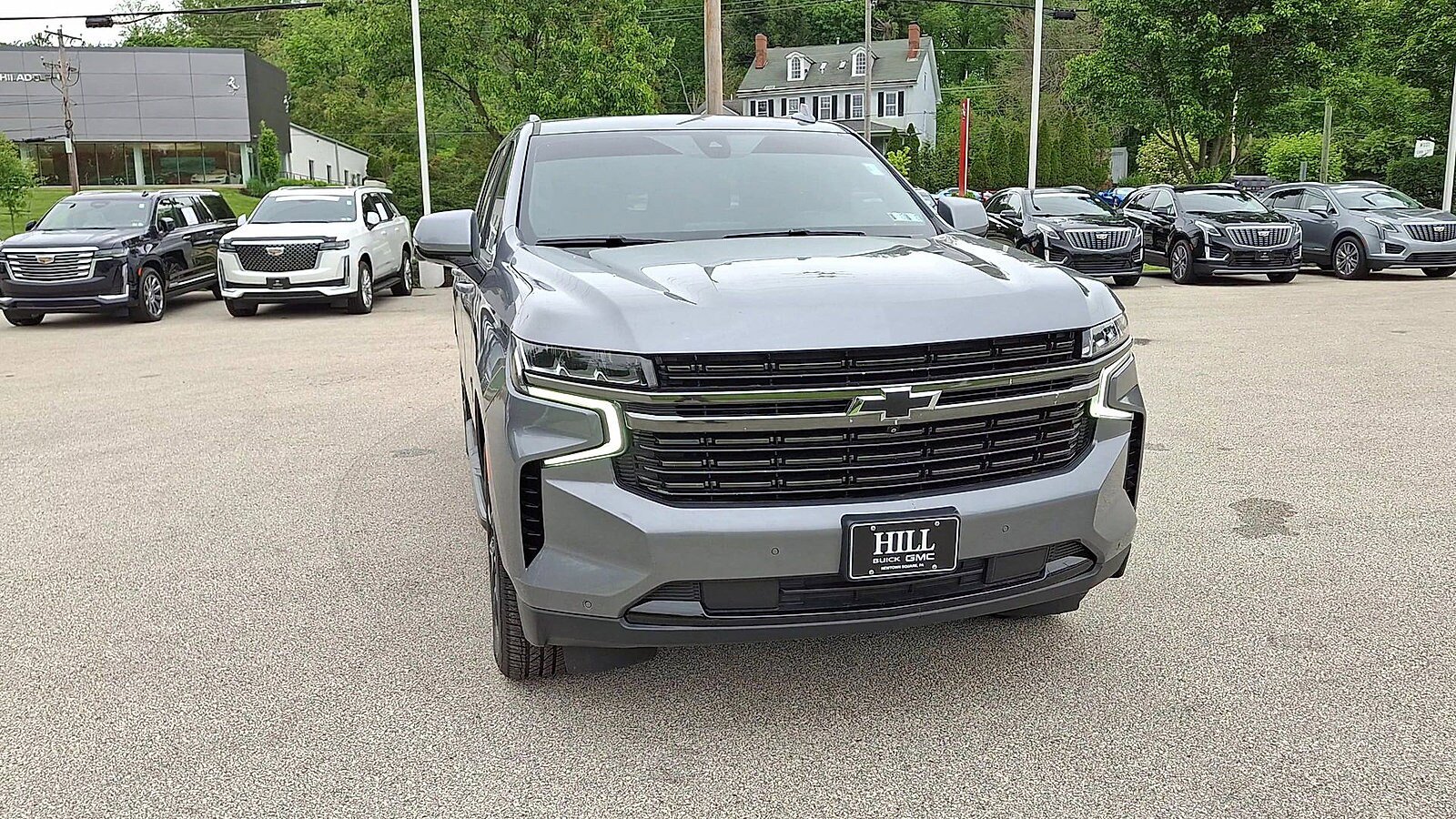 Used 2021 Chevrolet Suburban RST w/ Luxury Package AWD/4WD image 3