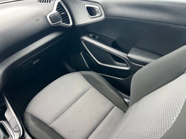 Used 2023 Kia Soul LX image 15