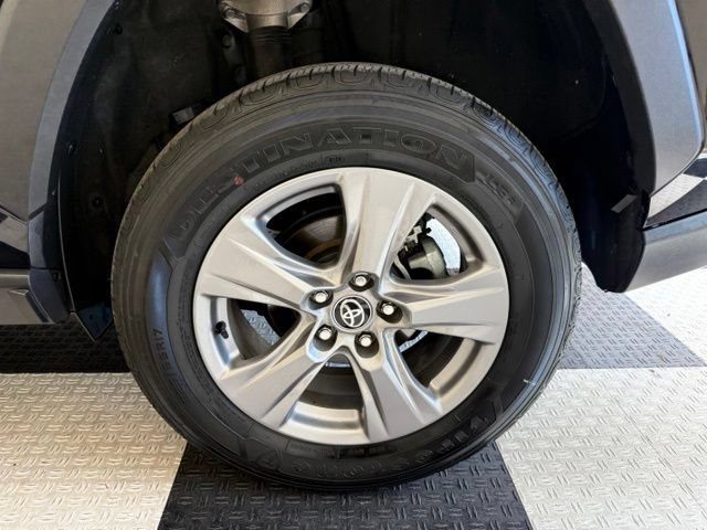Used 2025 Toyota RAV4 XLE FWD image 10
