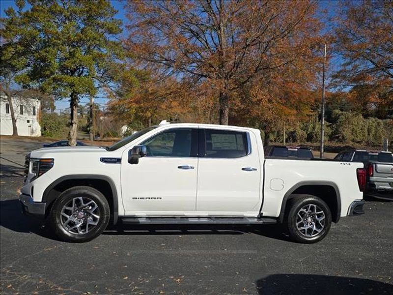 New 2026 GMC Sierra 1500 SLT image 18
