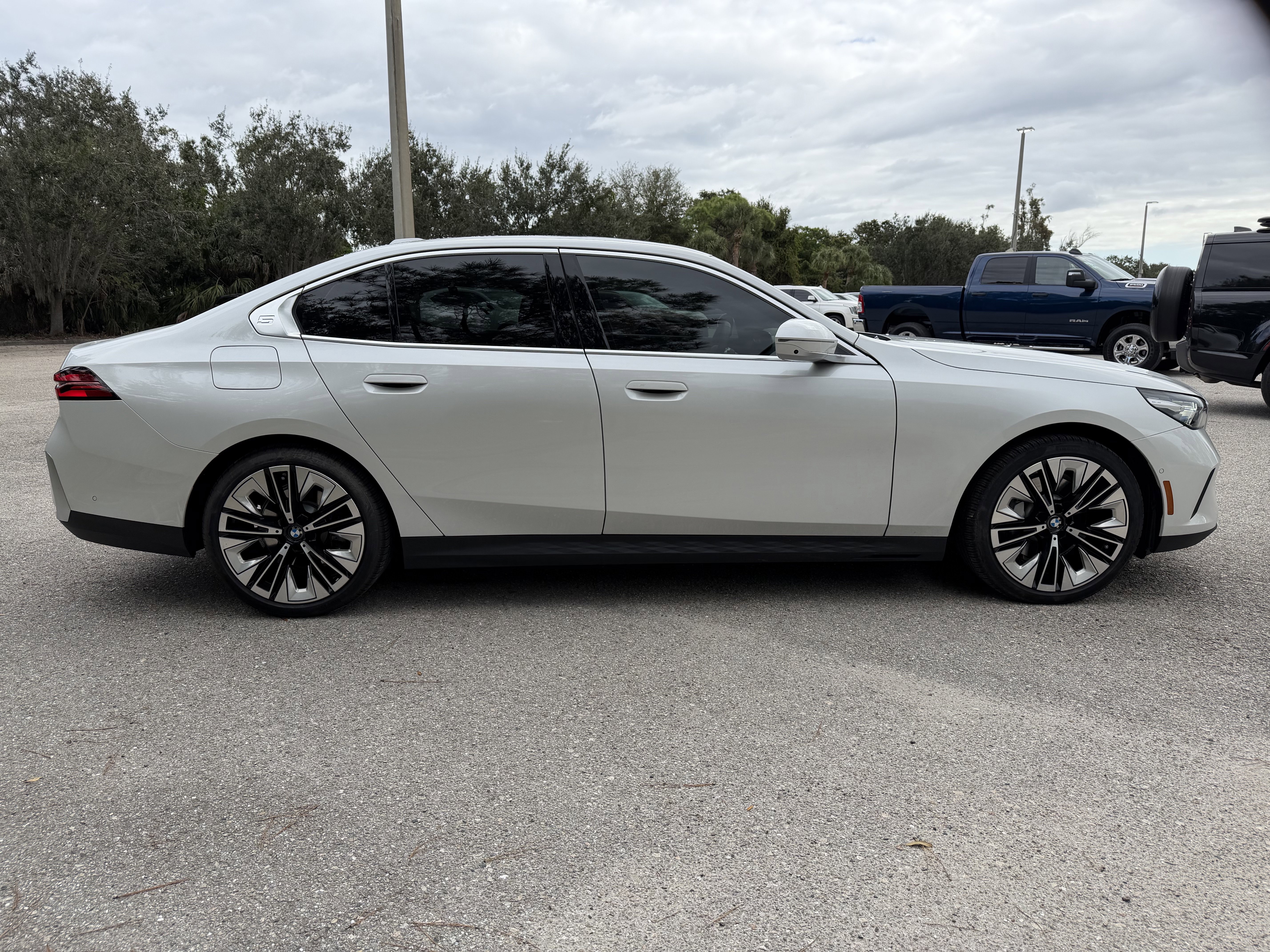 Used 2026 BMW 530i w/ Premium Package image 6