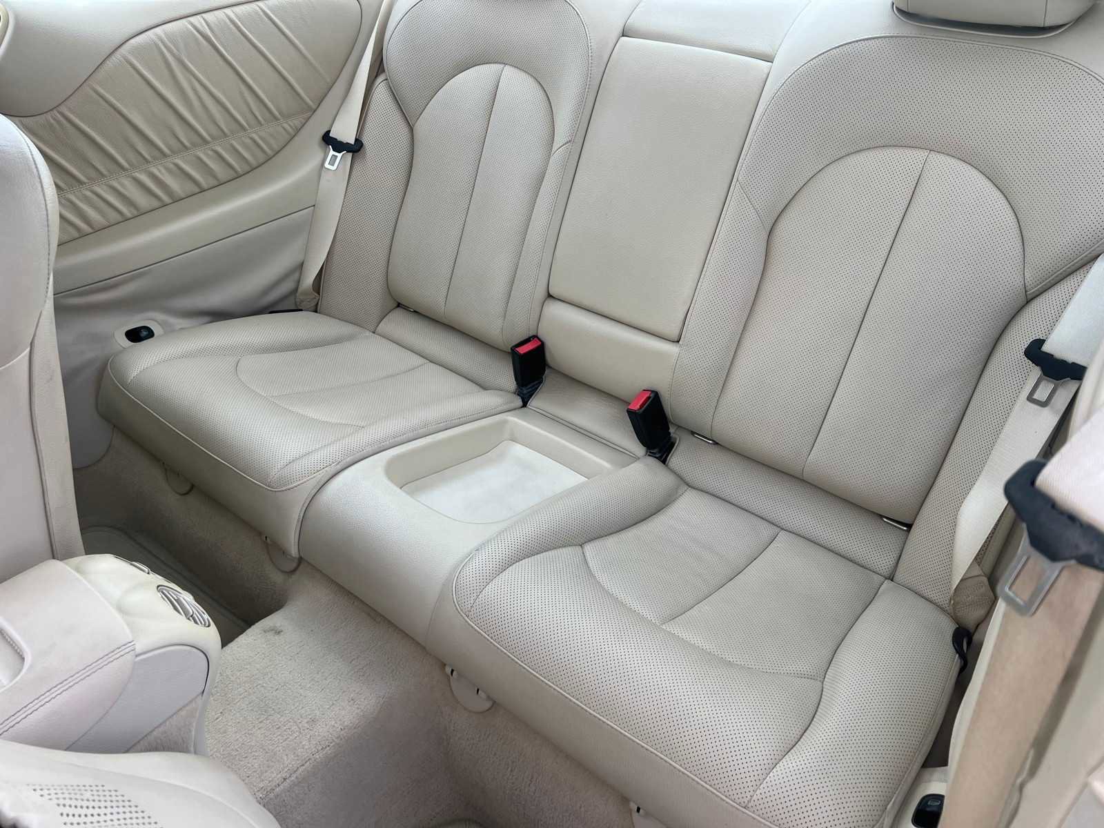 Used 2009 Mercedes-Benz CLK 550 Base image 25