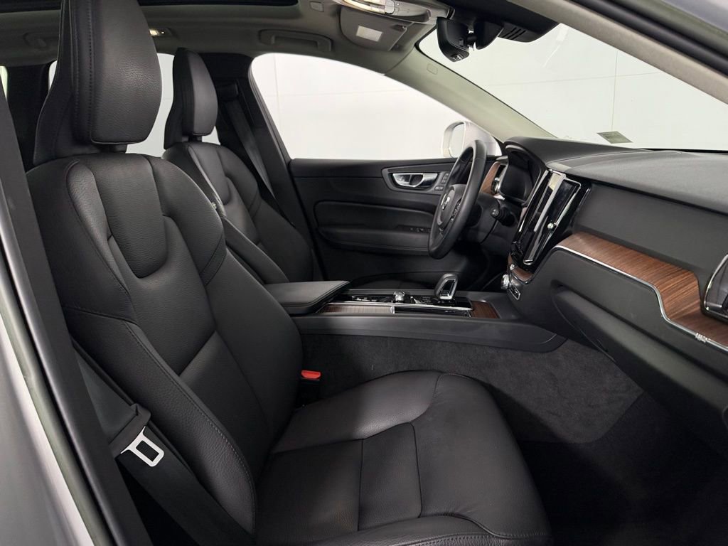 Used 2023 Volvo XC60 B5 Plus w/ Climate Package image 33