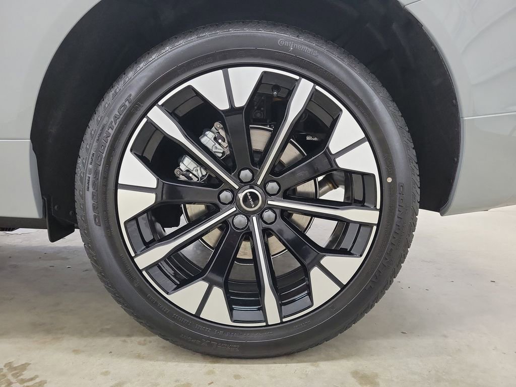 New 2026 Volvo XC60 B5 Plus w/ Protection Package Premier AWD/4WD image 12