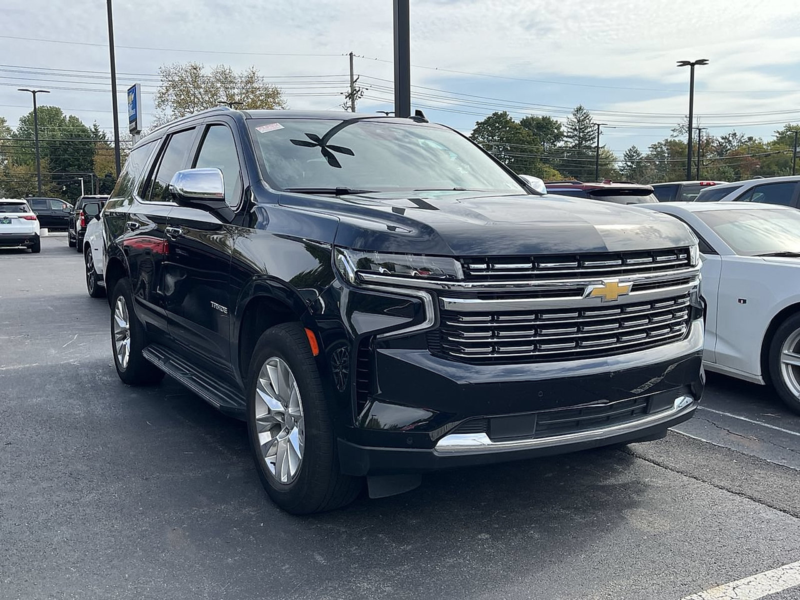 Used 2023 Chevrolet Tahoe Premier AWD/4WD image 2