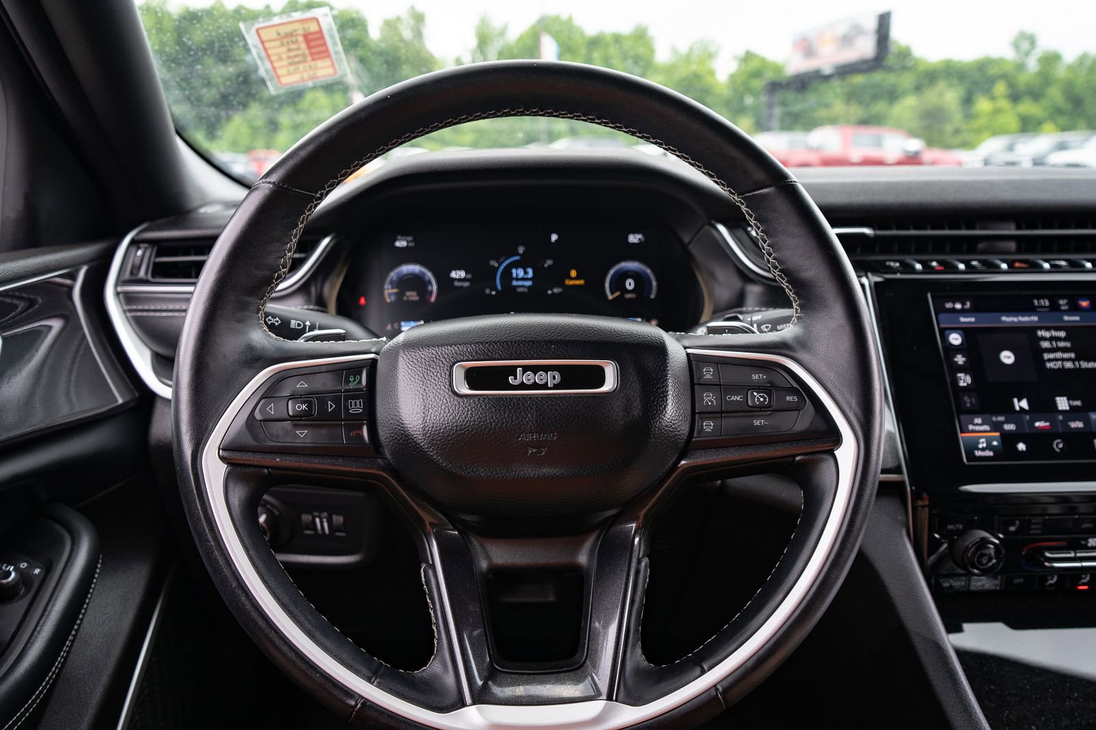 Used 2022 Jeep Grand Cherokee Altitude AWD/4WD image 28