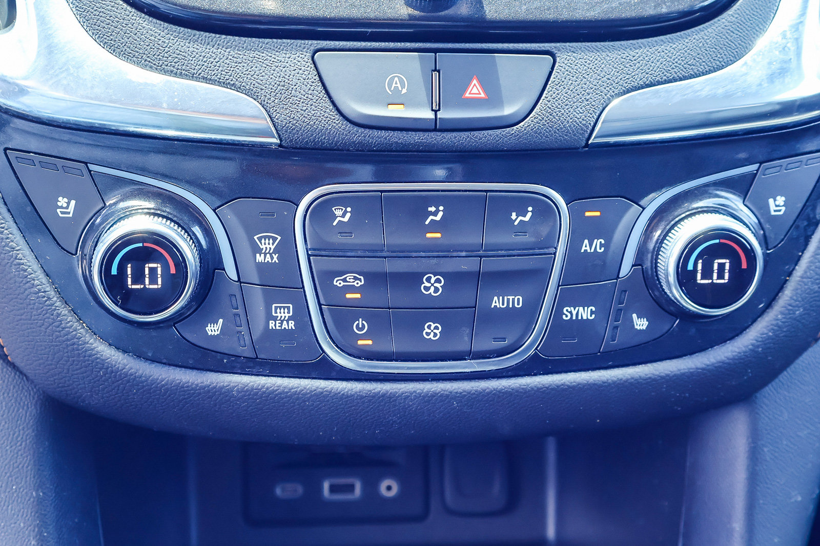 Used 2023 Chevrolet Equinox Premier AWD/4WD image 6