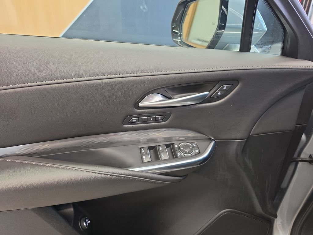 Used 2025 Cadillac XT4 Premium Luxury FWD image 16