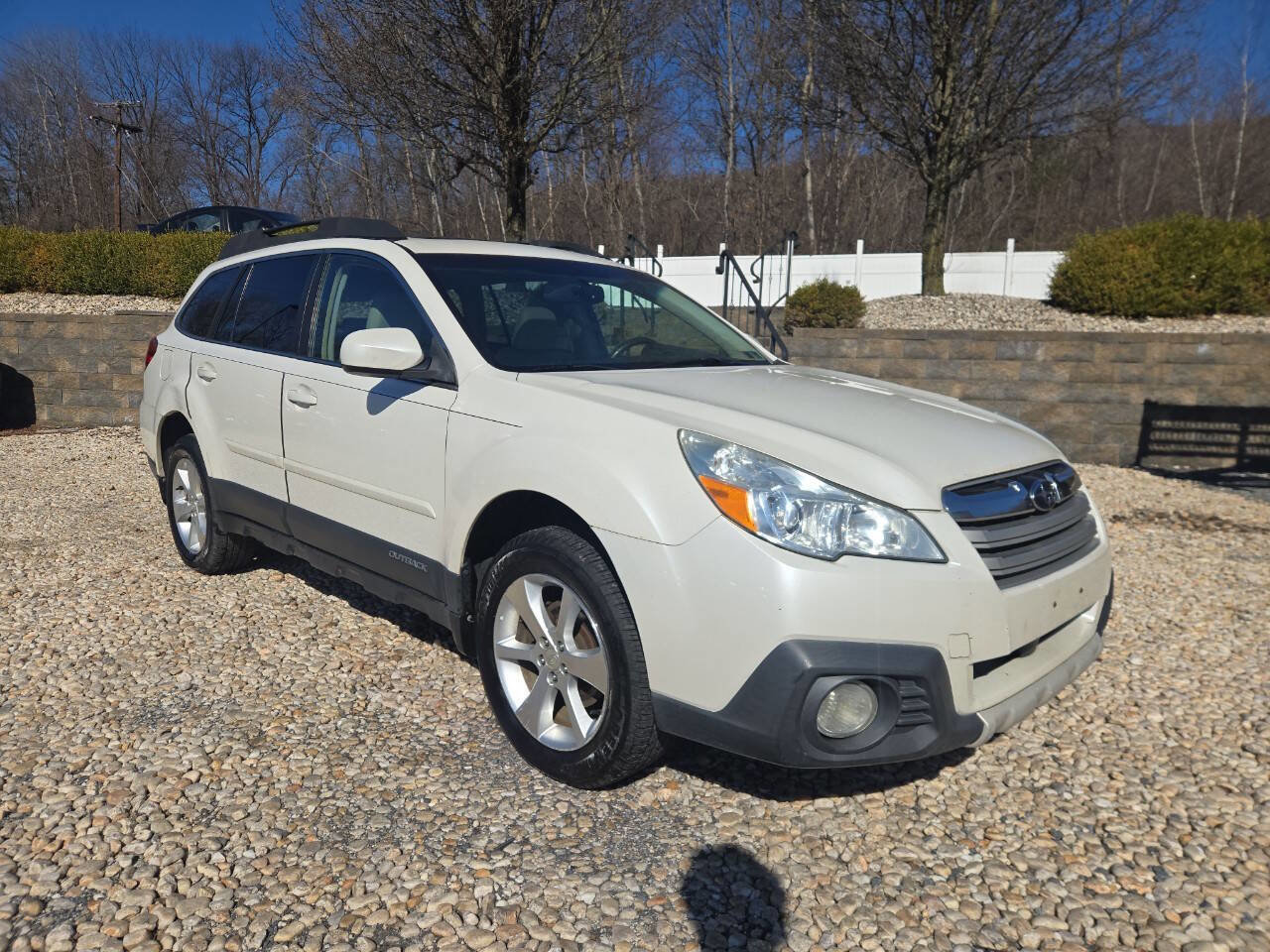 Used 2013 Subaru Outback 2.5i Limited AWD/4WD image 1