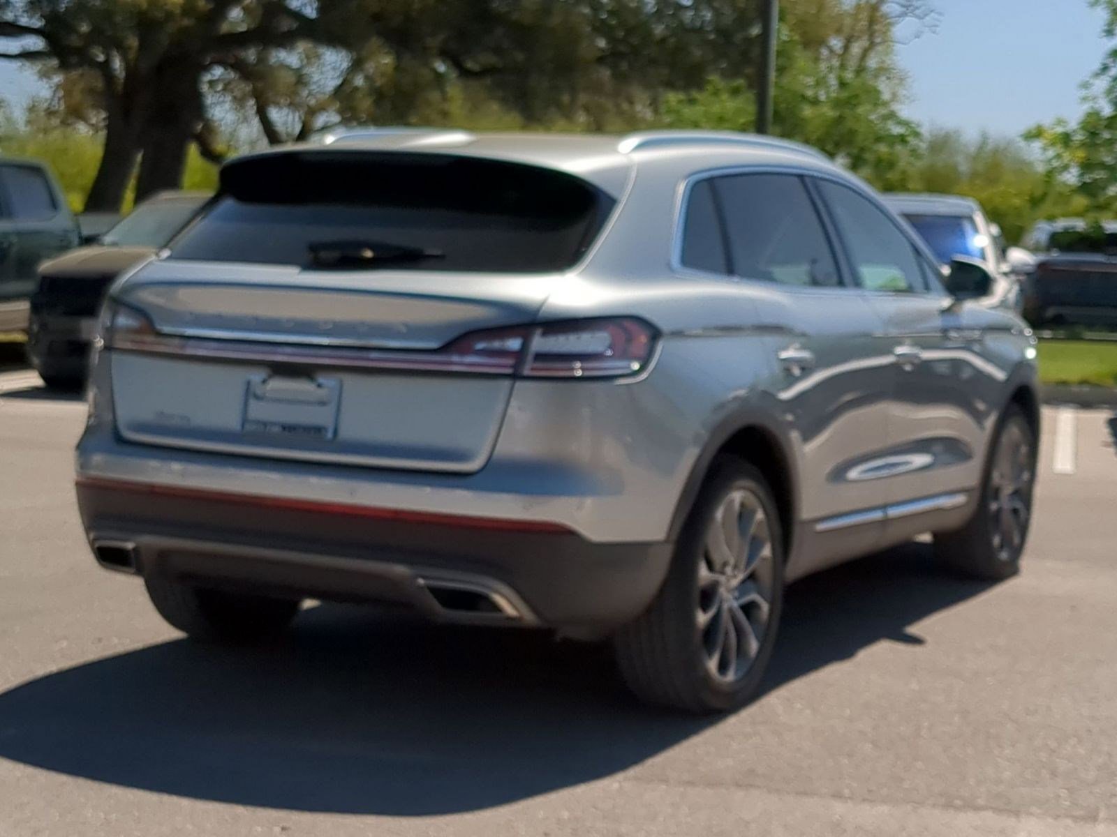 Used 2023 Lincoln Nautilus Reserve image 3