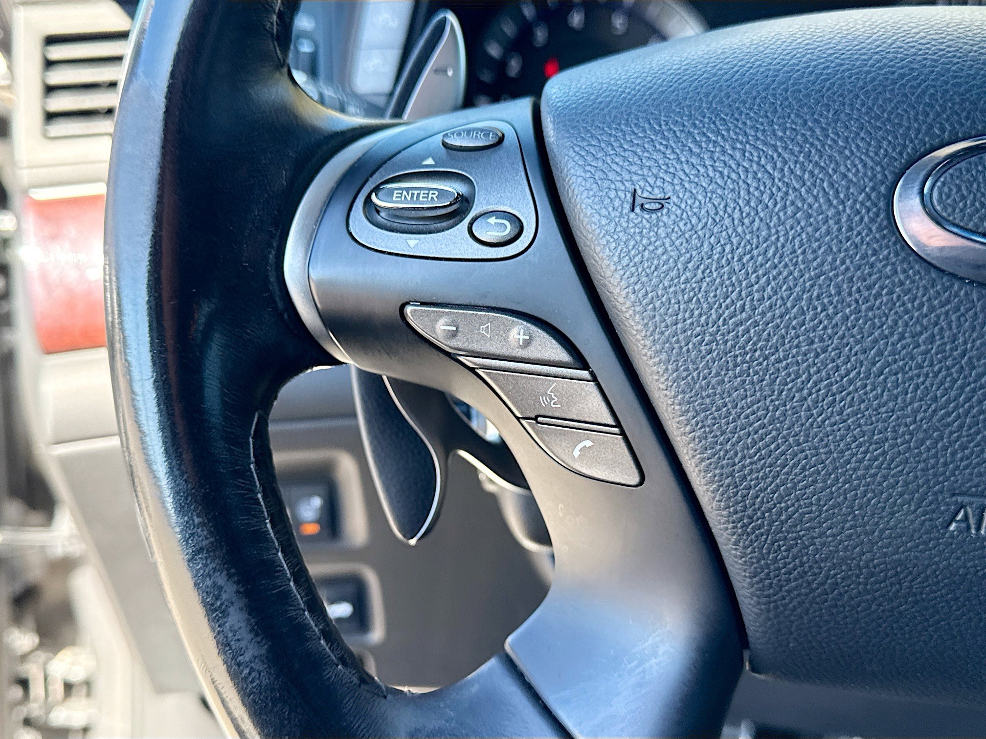 Used 2019 INFINITI Q70 Luxe w/ Sport Package image 36