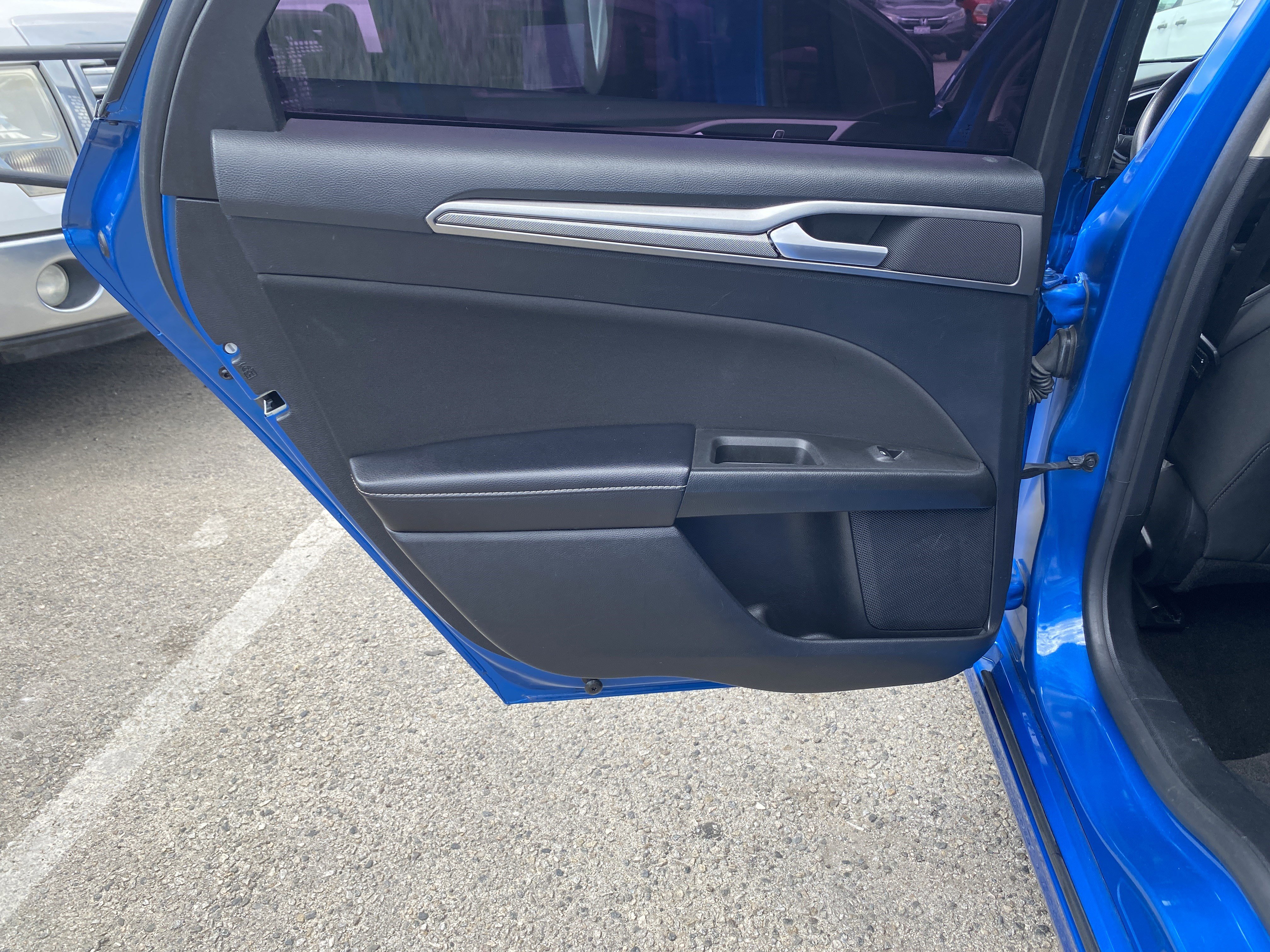 Used 2020 Ford Fusion SE FWD image 15
