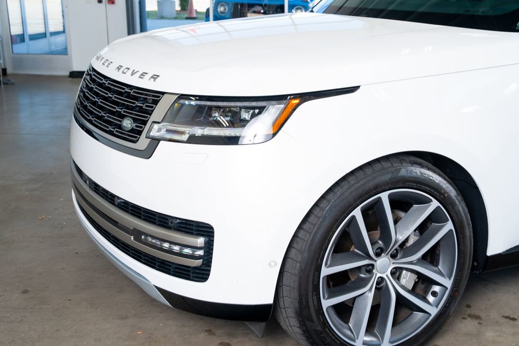 Used 2024 Land Rover Range Rover Long Wheelbase SE image 12