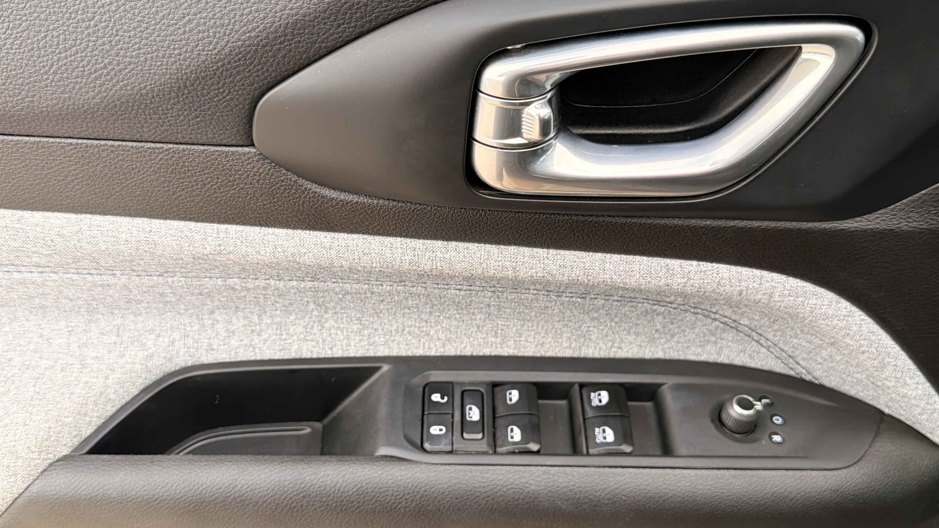 Used 2024 Jeep Compass Latitude image 18